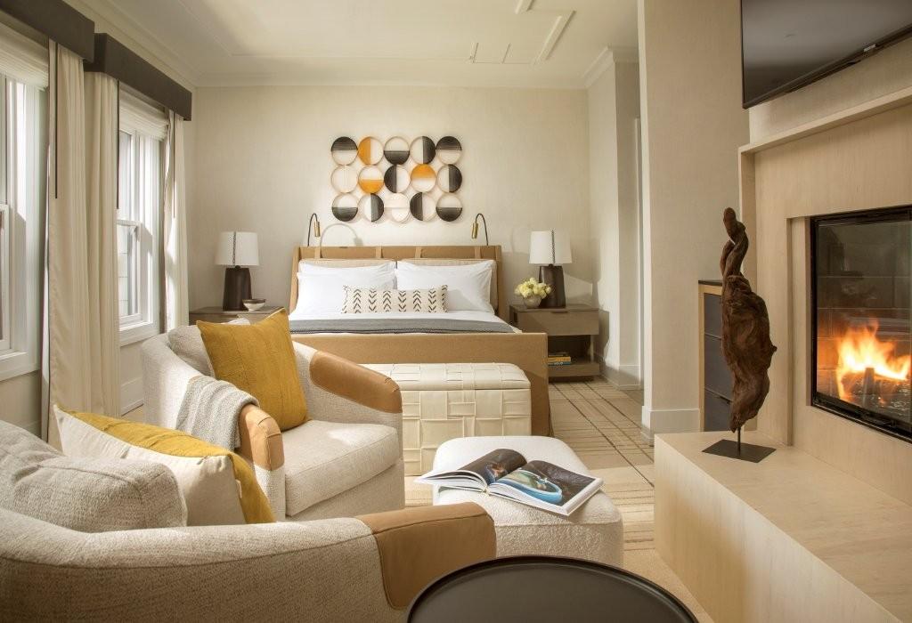 ADA Deluxe Suite with Indoor/Outdoor Shower