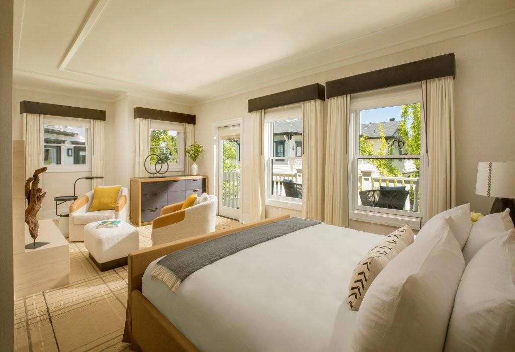 Deluxe Suite with Indoor/Outdoor Shower