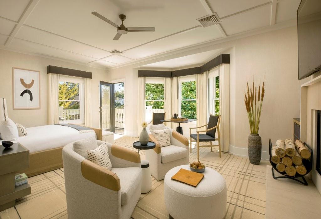 Suite with Soaking Tub