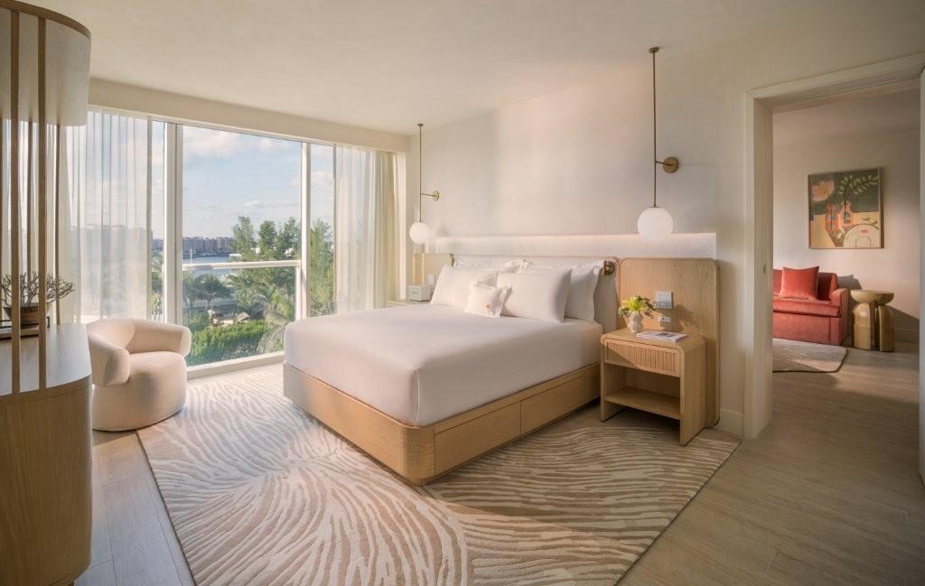 Lake View 1 BR Suite