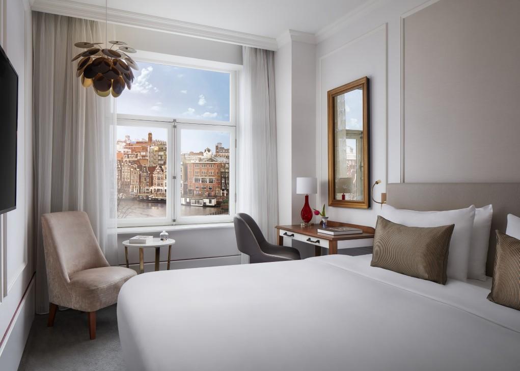 SUPERIOR ROOM WITH CANAL VIEW