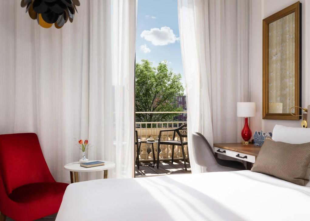 SUPERIOR ROOM WITH CANAL VIEW AND BALCONY