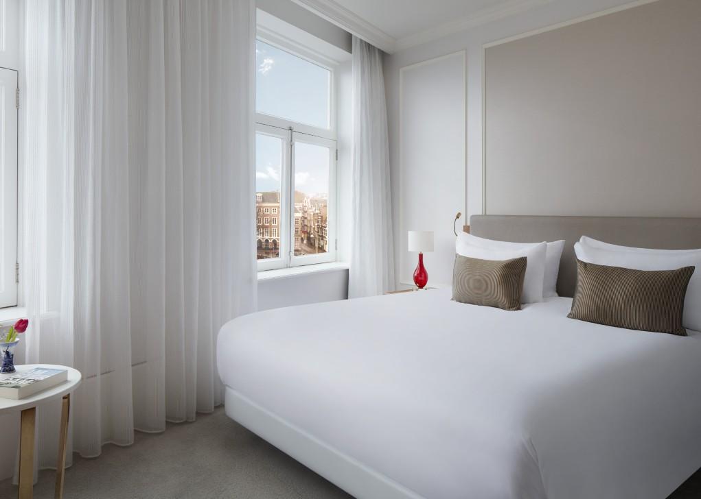 DELUXE ROOM WITH CITY VIEW AND BALCONY