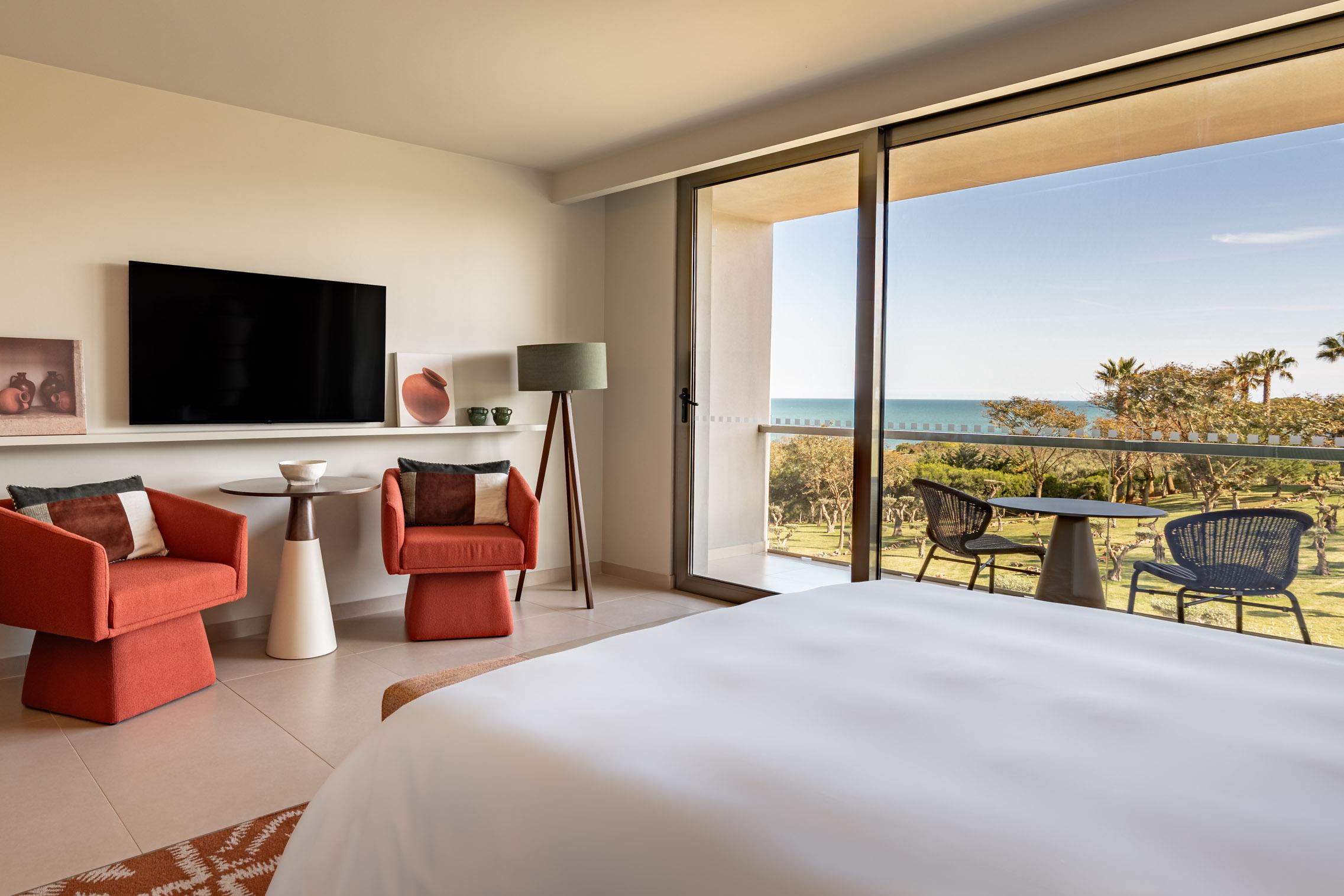 1 King Bed Premium Sea View
