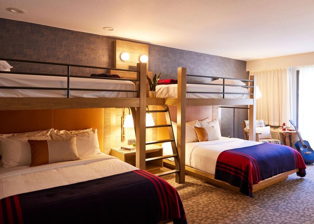 DQB – Two Queen Beds with Two Twin Bunks