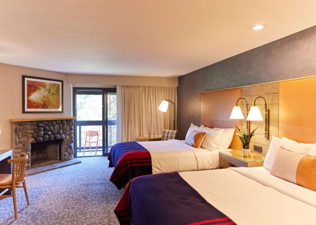 FQ2R – River View Two Queen Beds with Fireplace