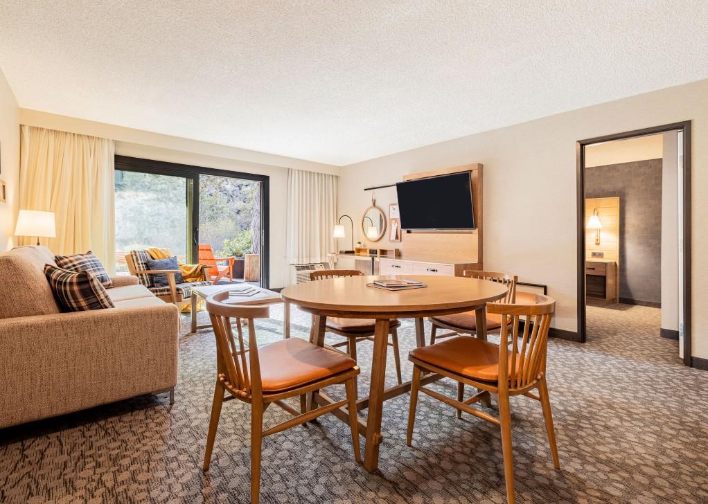 ZKSFP – One-Bedroom River View Suite with Fire Pit Patio