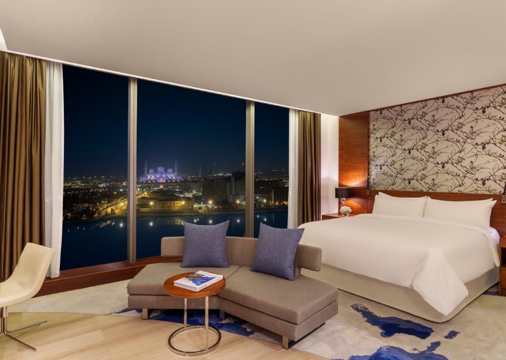 FAIRMONT ROOM WITH CREEK VIEW OR CITY VIEW (45 sq.m/ 484 sq.ft)