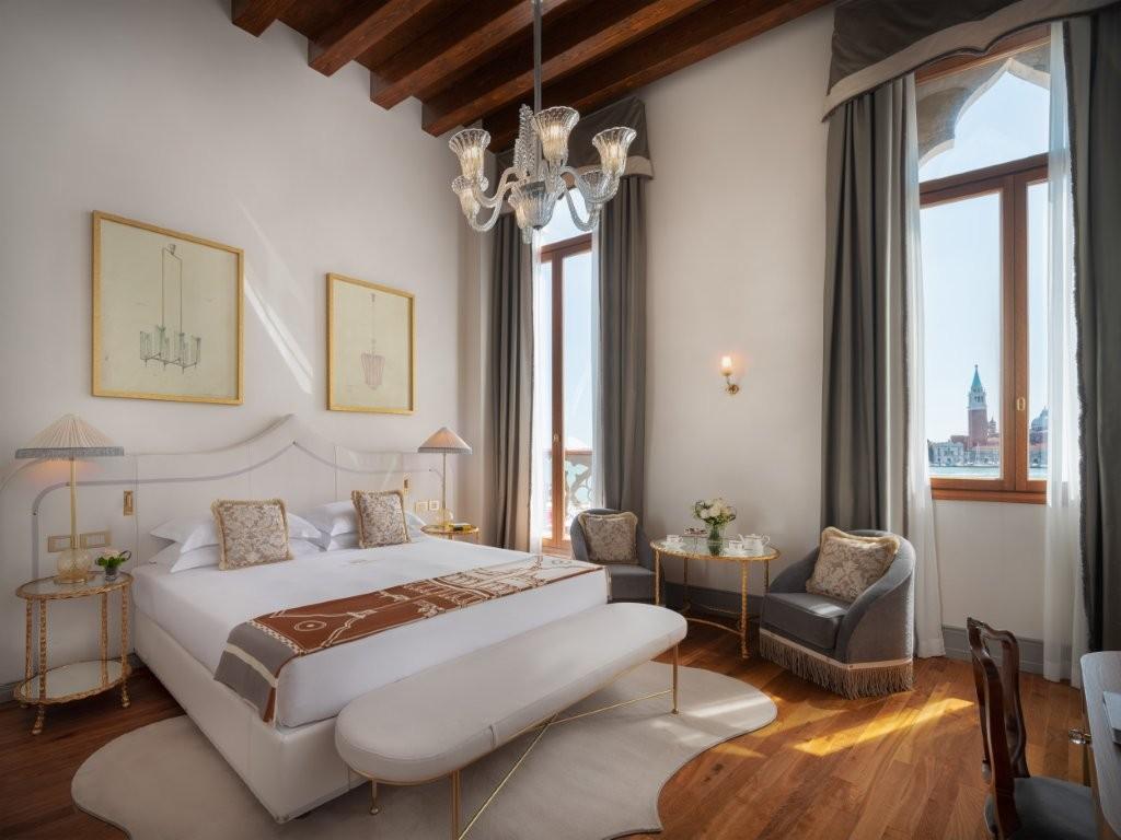 Deluxe Lagoon View Room