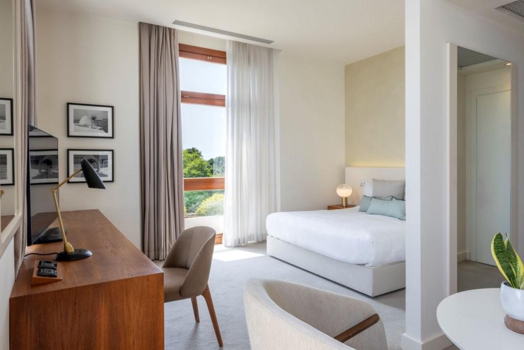 Deluxe Guest Room