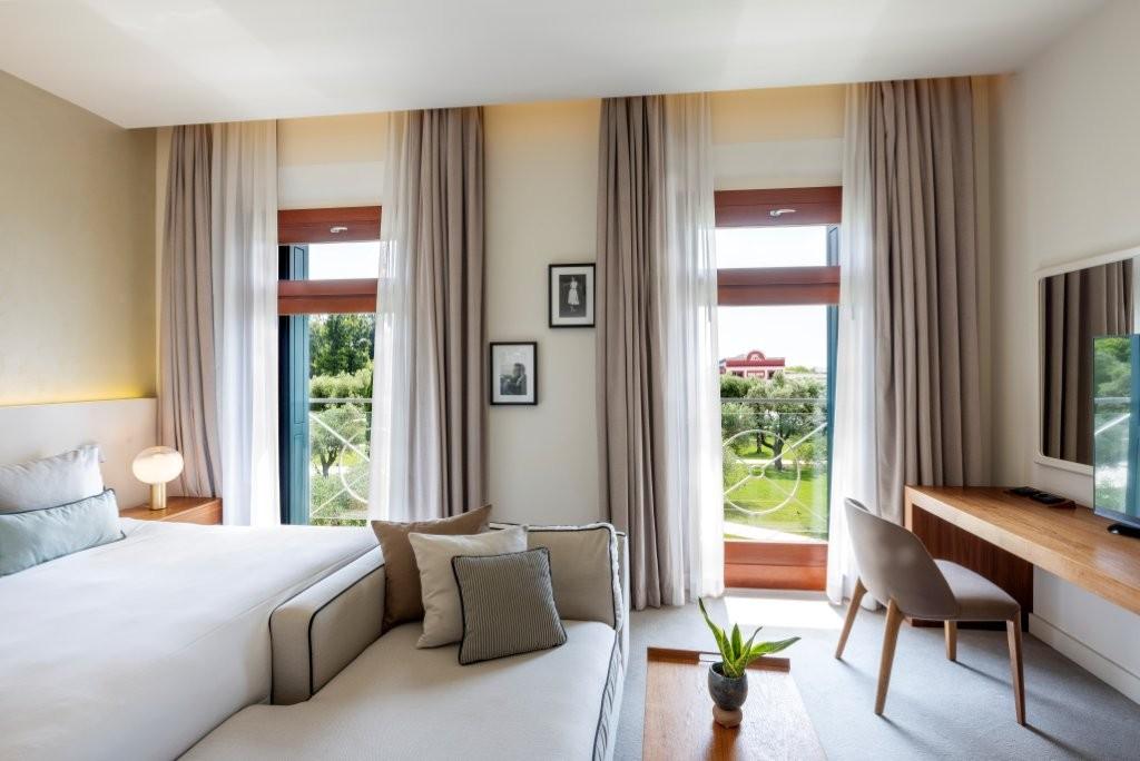 JW Retreat Uliveto Deluxe Guest Room