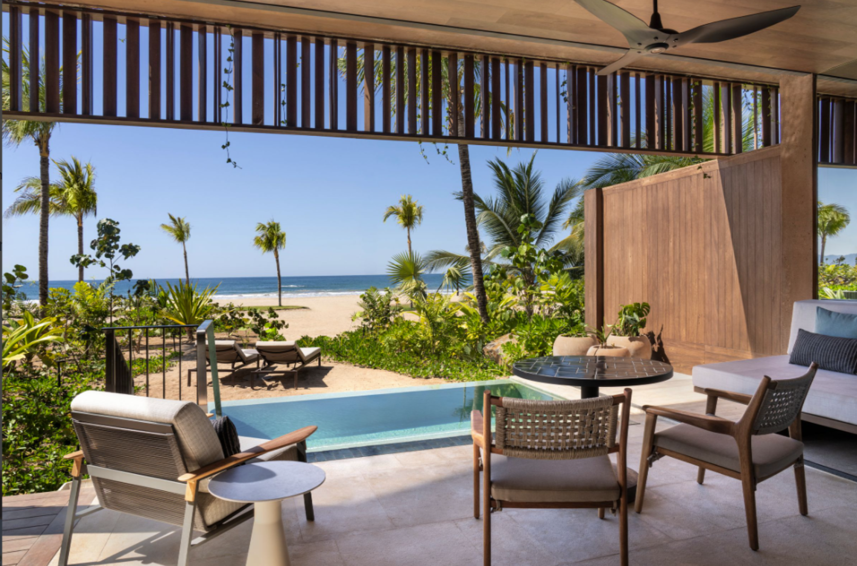 Beach Front Pool – Guest Room, 1 King, Sofa Bed
