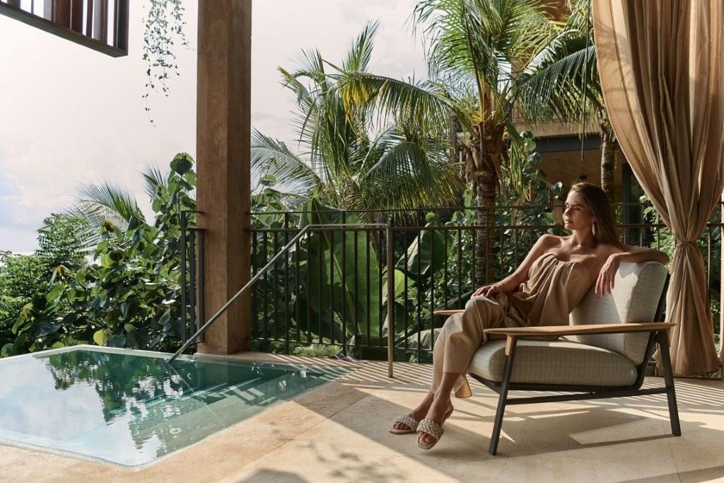 Ocean View Plunge Pool – Guest Room, 1 King Bed, Sofa bed