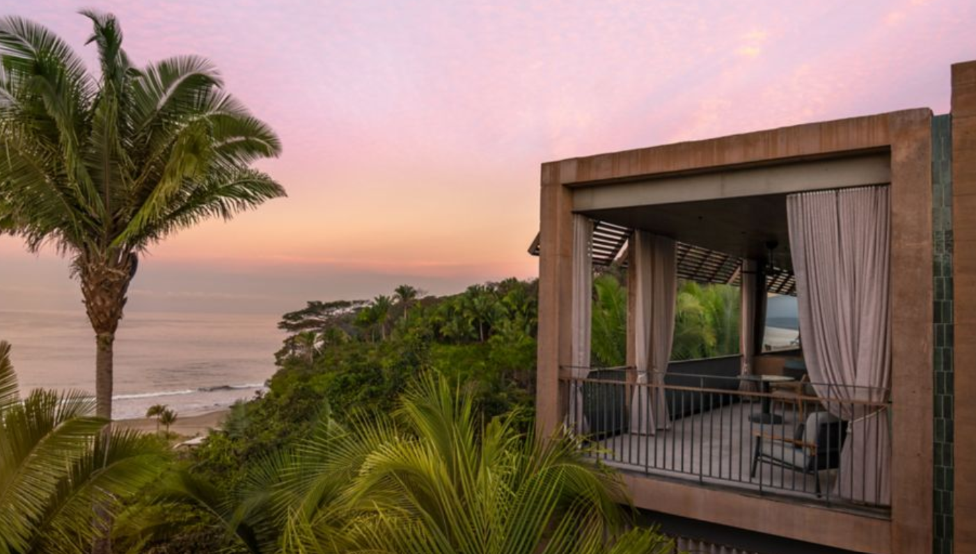 Panoramic View Cliff, Penthouse – 1 King, Sofa bed