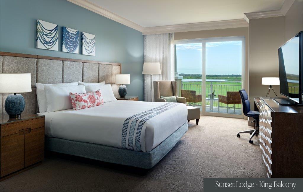 Sunset Lodge Room with 2 Queen Beds / King Bed