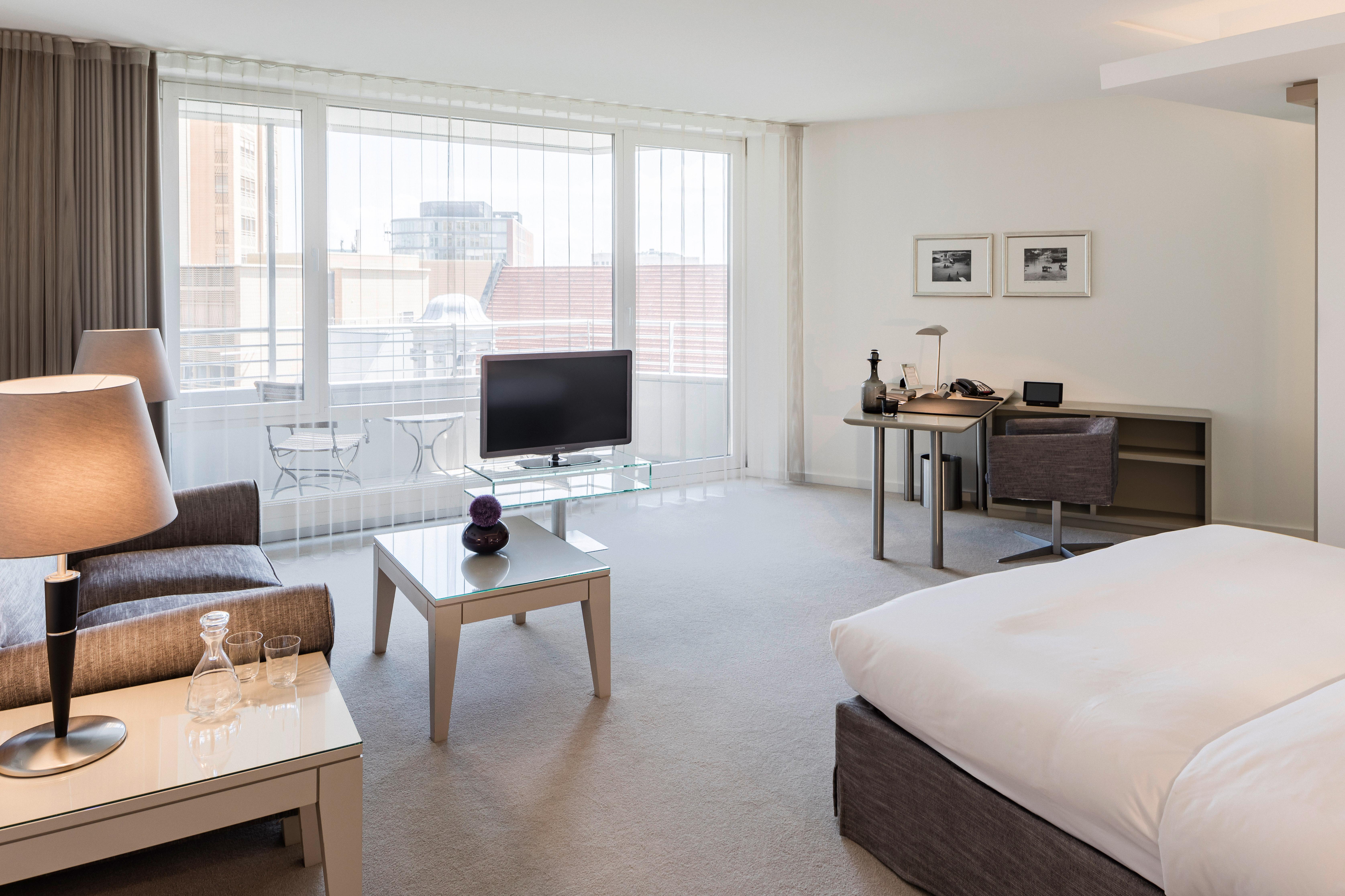 Executive Suite (60 m² / 645 sq ft)