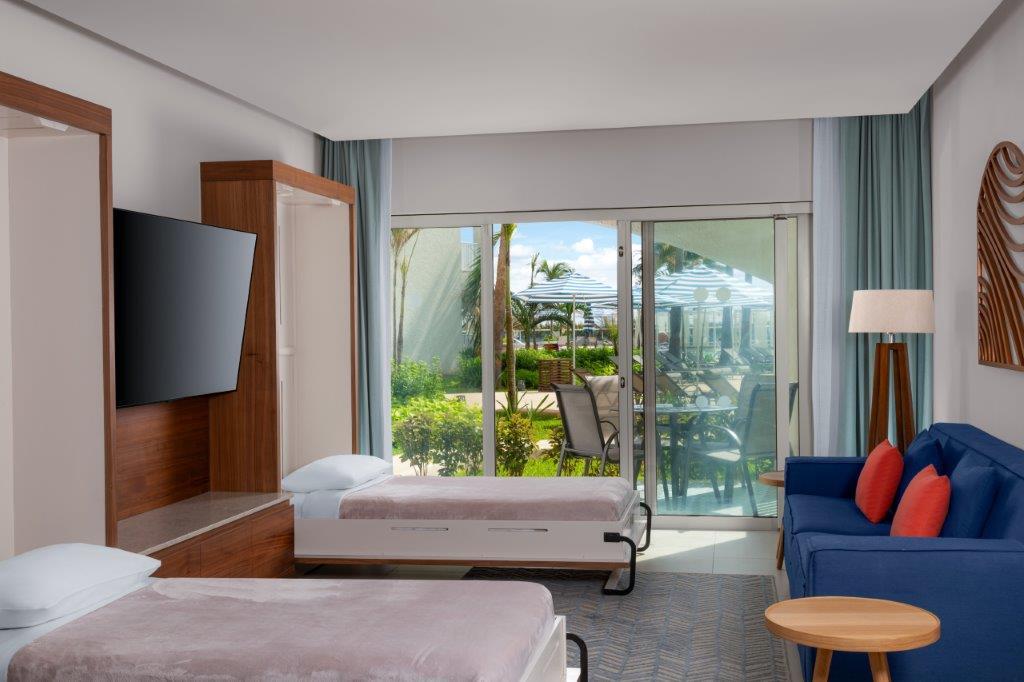 Pool and Patio View Suite - 1 King 2 Murphy Beds
