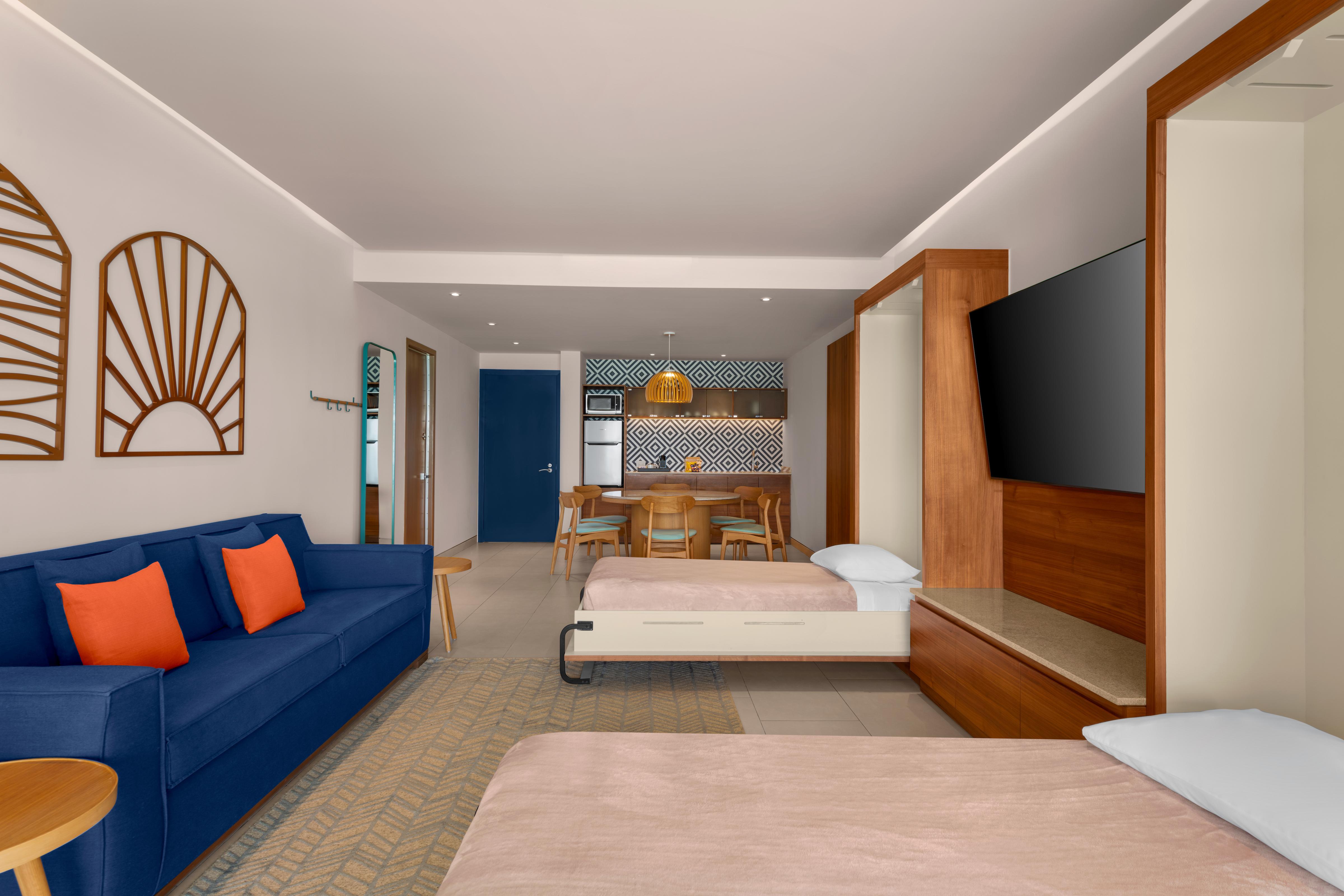 Enclave Beachfront Suite - 1 King 2 Murphy Beds