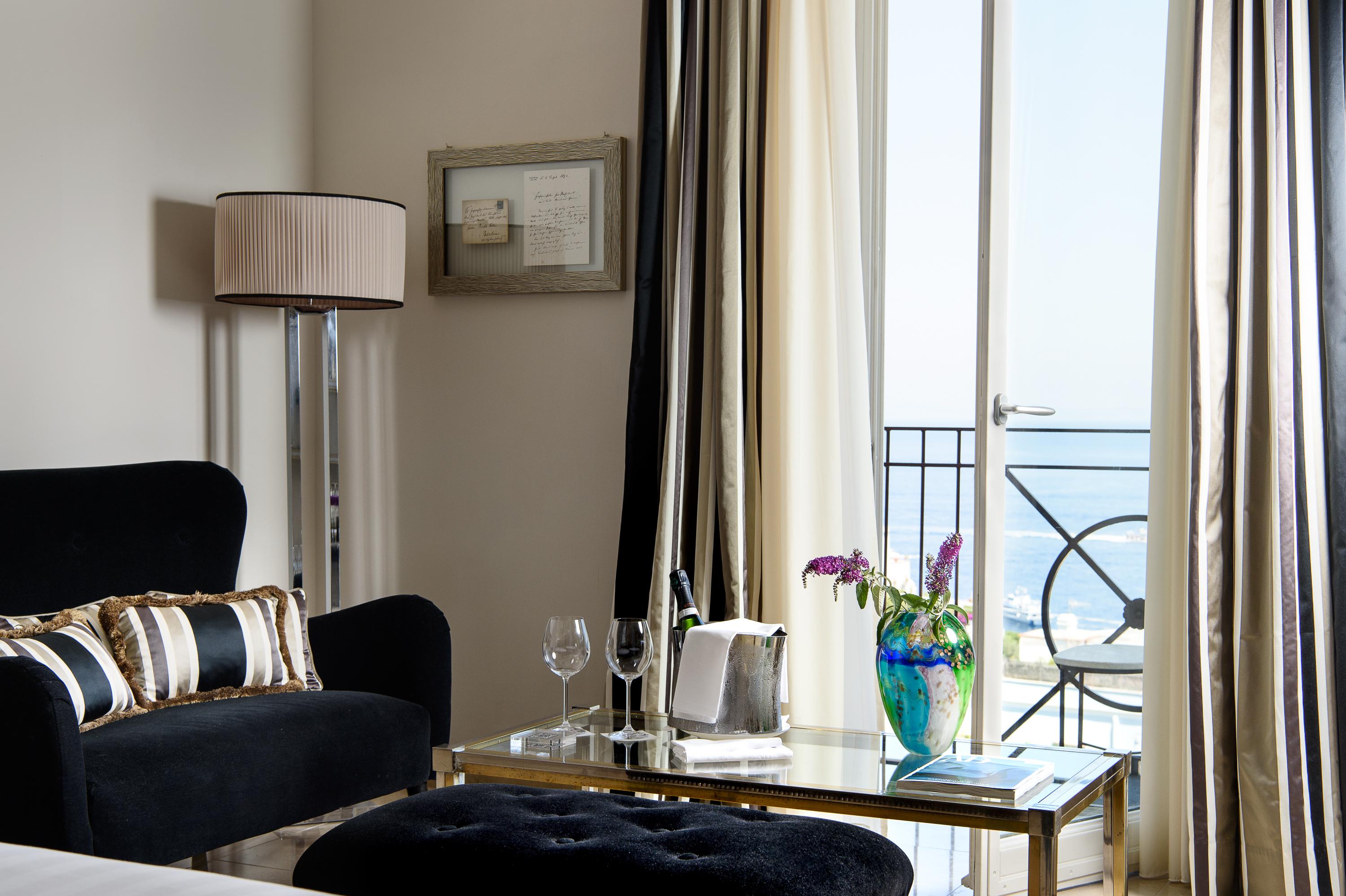 ROMANTIC SEA VIEW