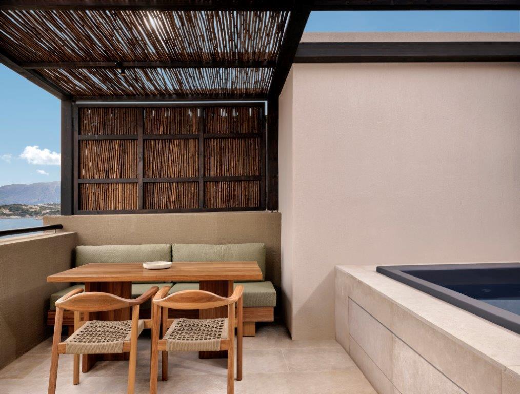 Deluxe Room with Whirlpool: 30–34 sqm | Up to 2 guests | Private balcony