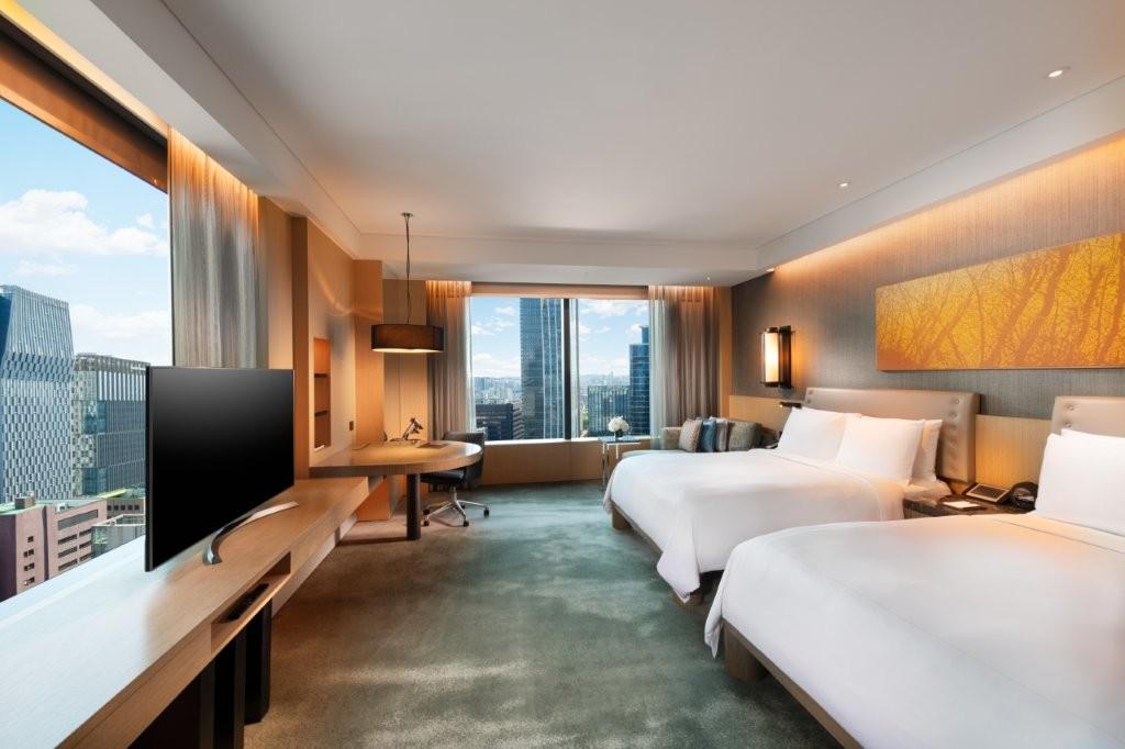 Premium Corner Room