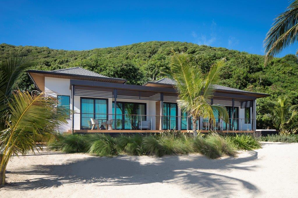 Beach Front 2-bedroom Villa w/private outdoor Hot Tub