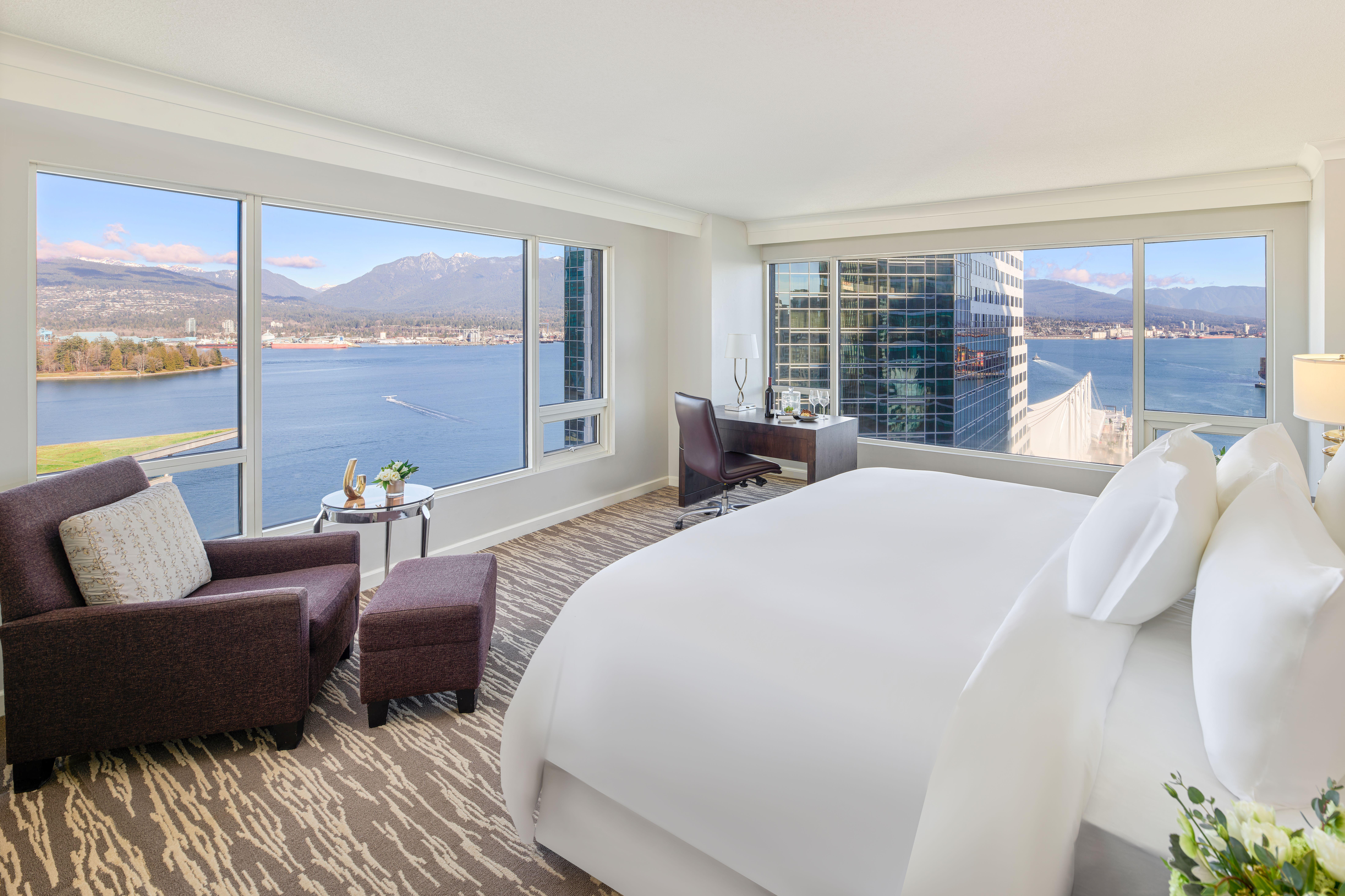 Signature Harbor View Corner Room
