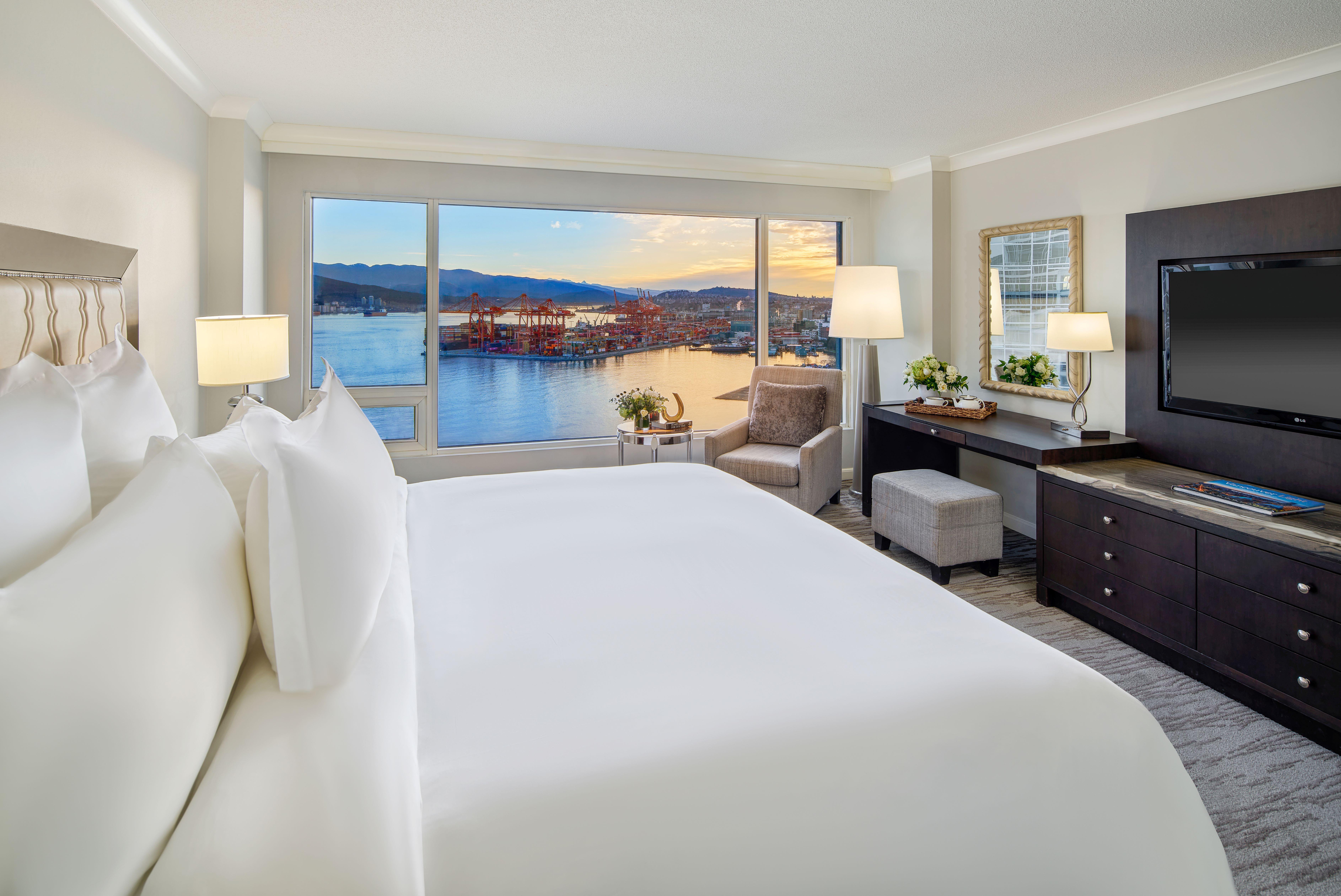 Signature Harbor View Room