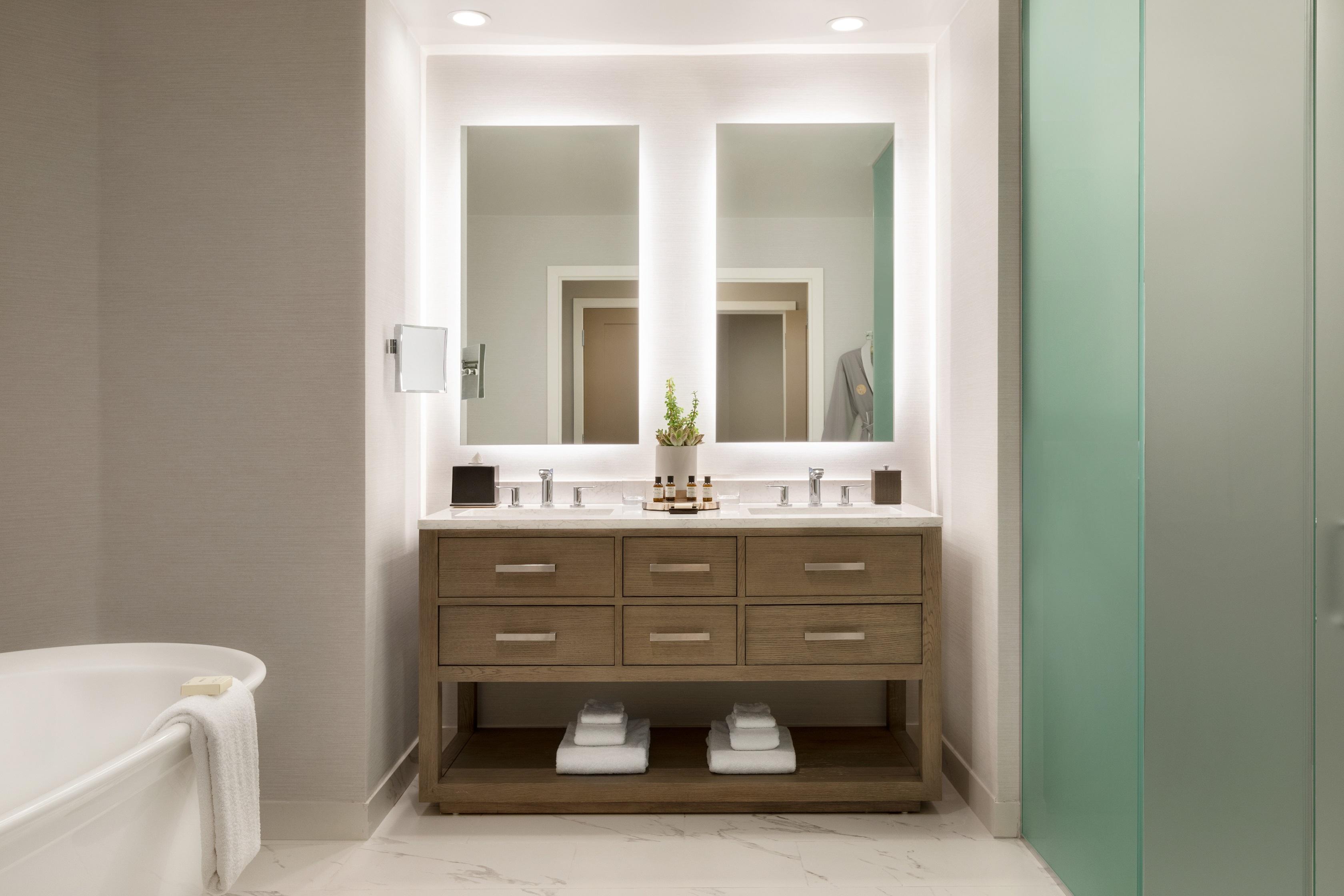 Center Master Suite