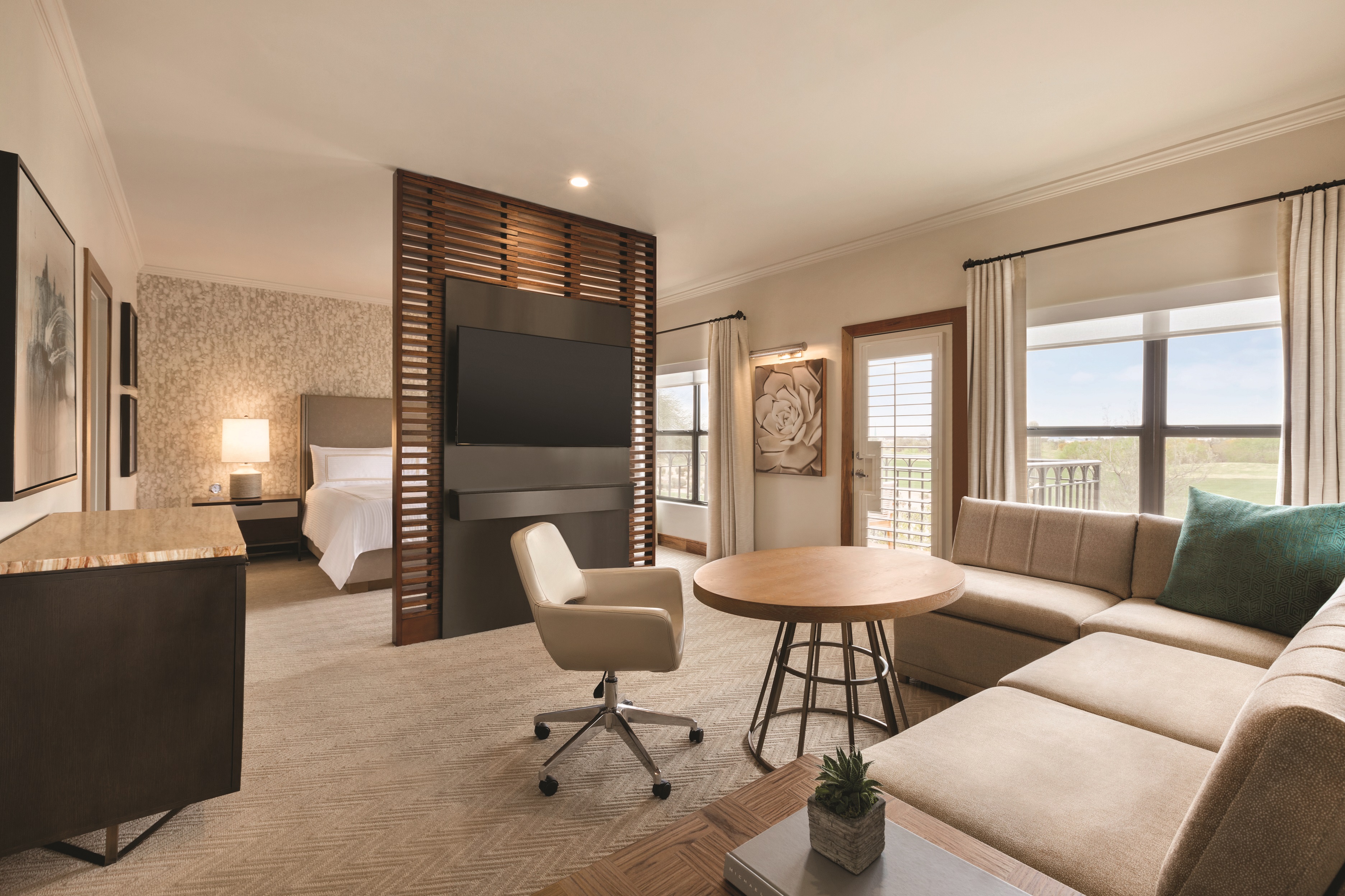 Fairmont Gold Junior Suite-Golf View