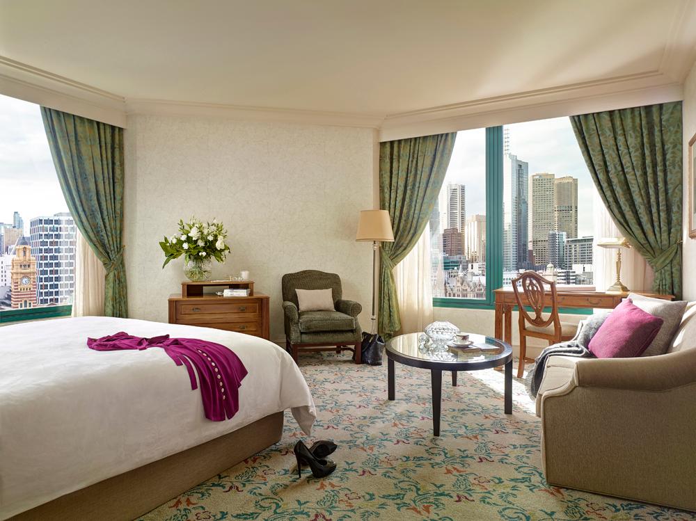 Deluxe River Corner Room
