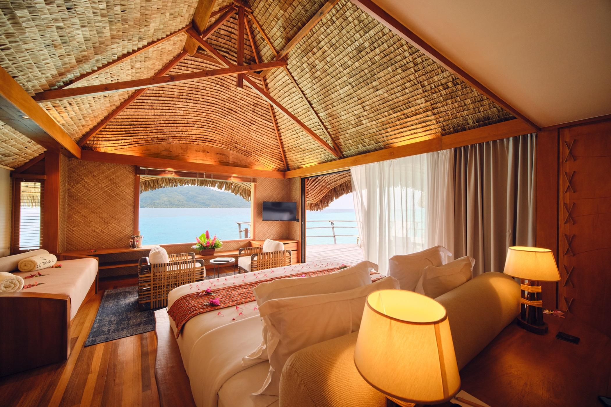 Taha'a Overwater Suite