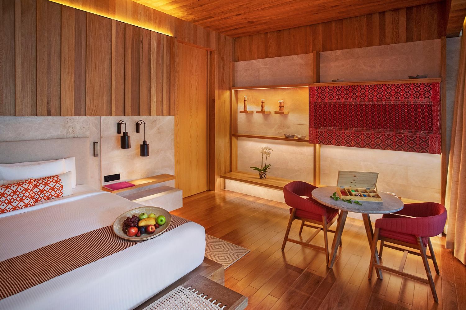 Beachfront Lanai Pool Suite King