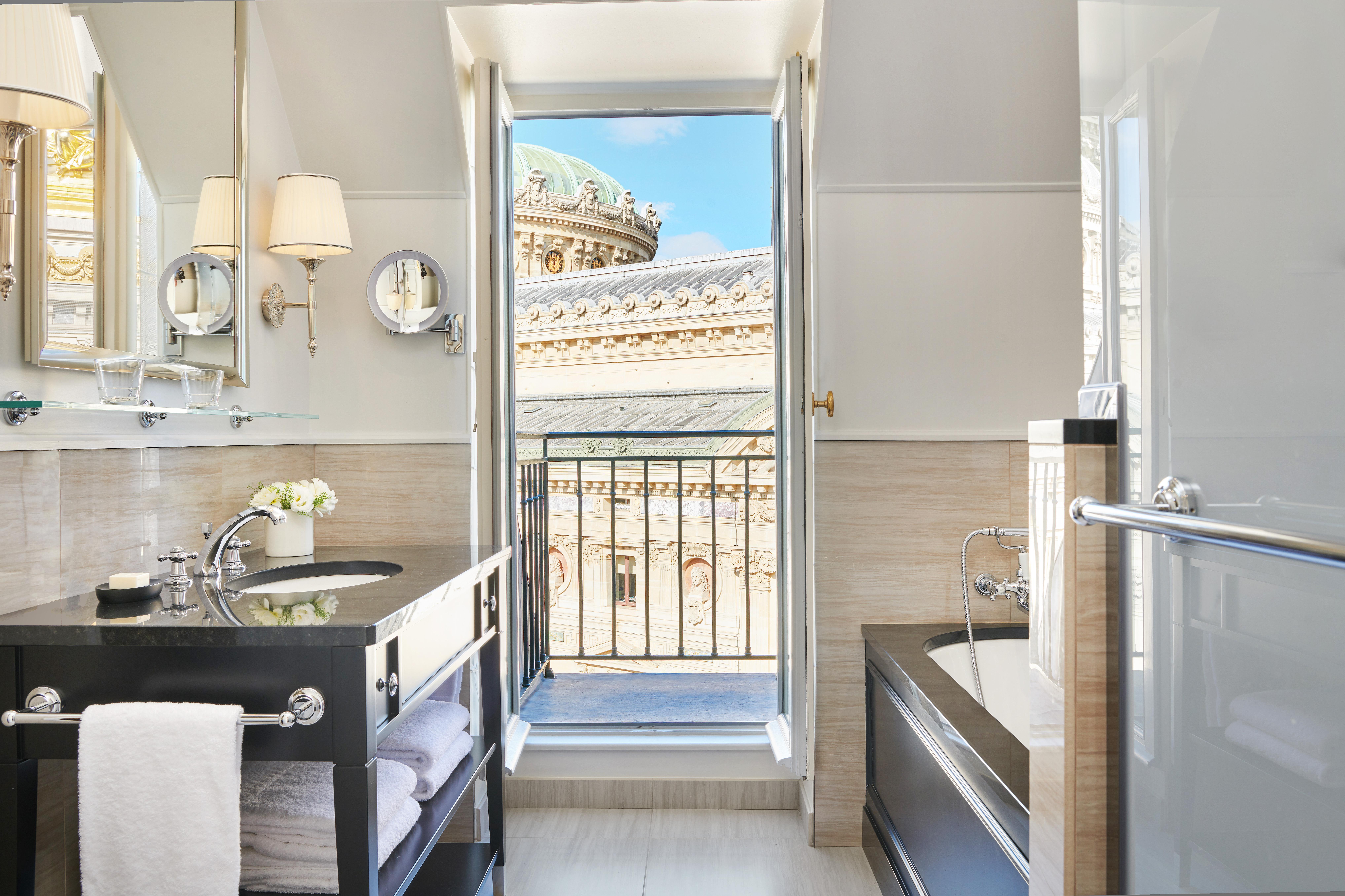 Premium Opera View Room