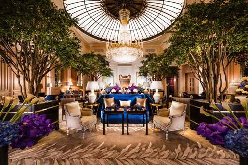 Baur au Lac, Switzerland — Baur au Lac - We are looking forward to welcoming you at ?Le Hall?,the heart of the Baur au Lac. Enjoy the new ambiance while having your morning coffee or at a convivial cocktail gathering. A diverse menu with popular classics