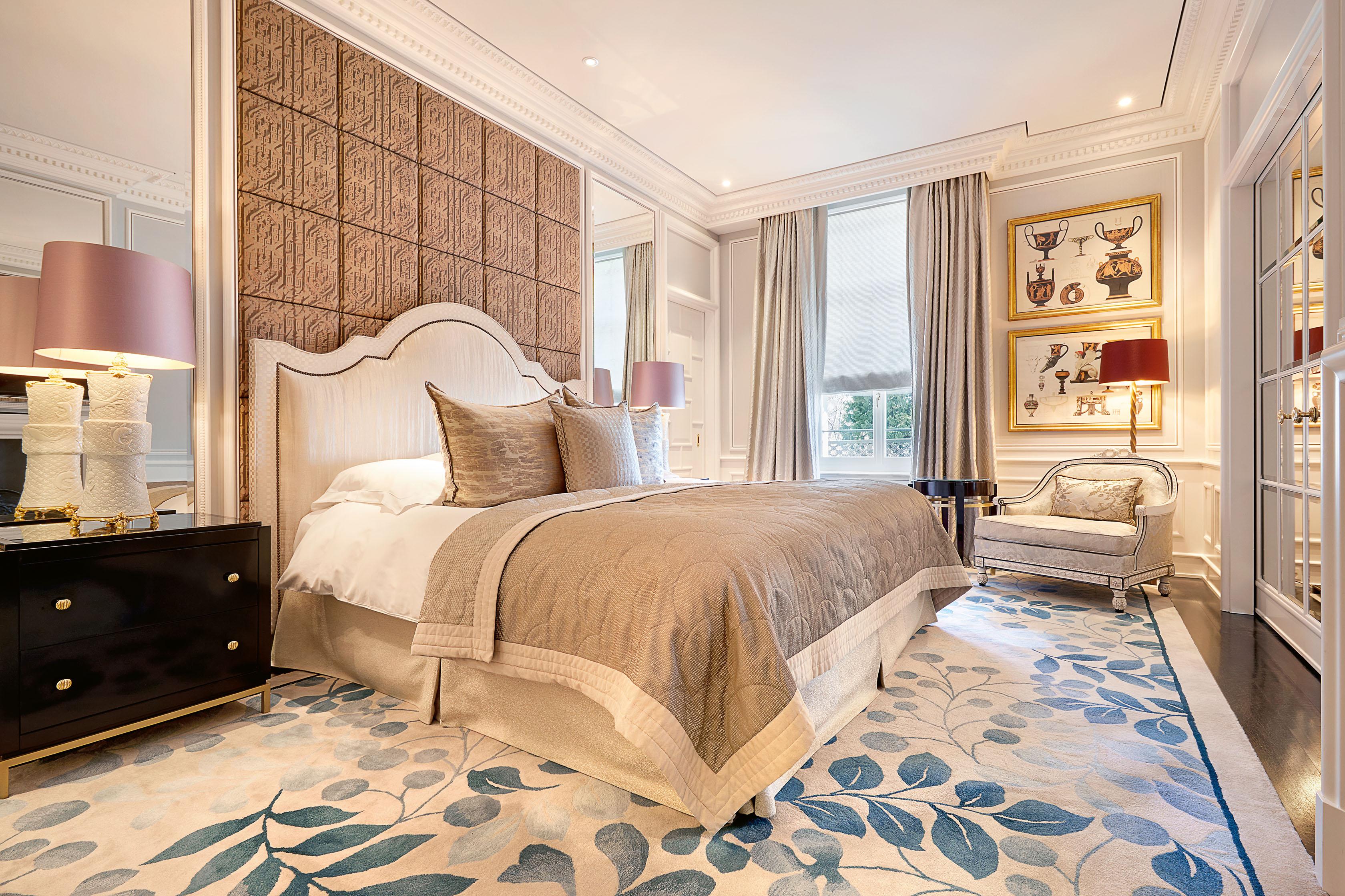 Lakeside Corner Suite