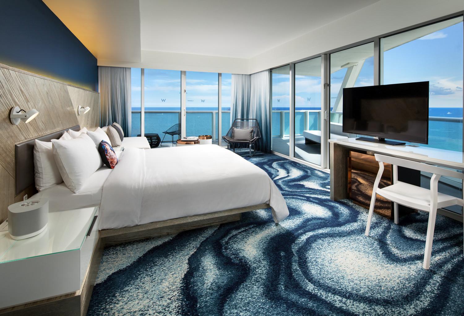 Supreme Deluxe, Guest room, 1 King, Oceanfront, Corner room, Balcony