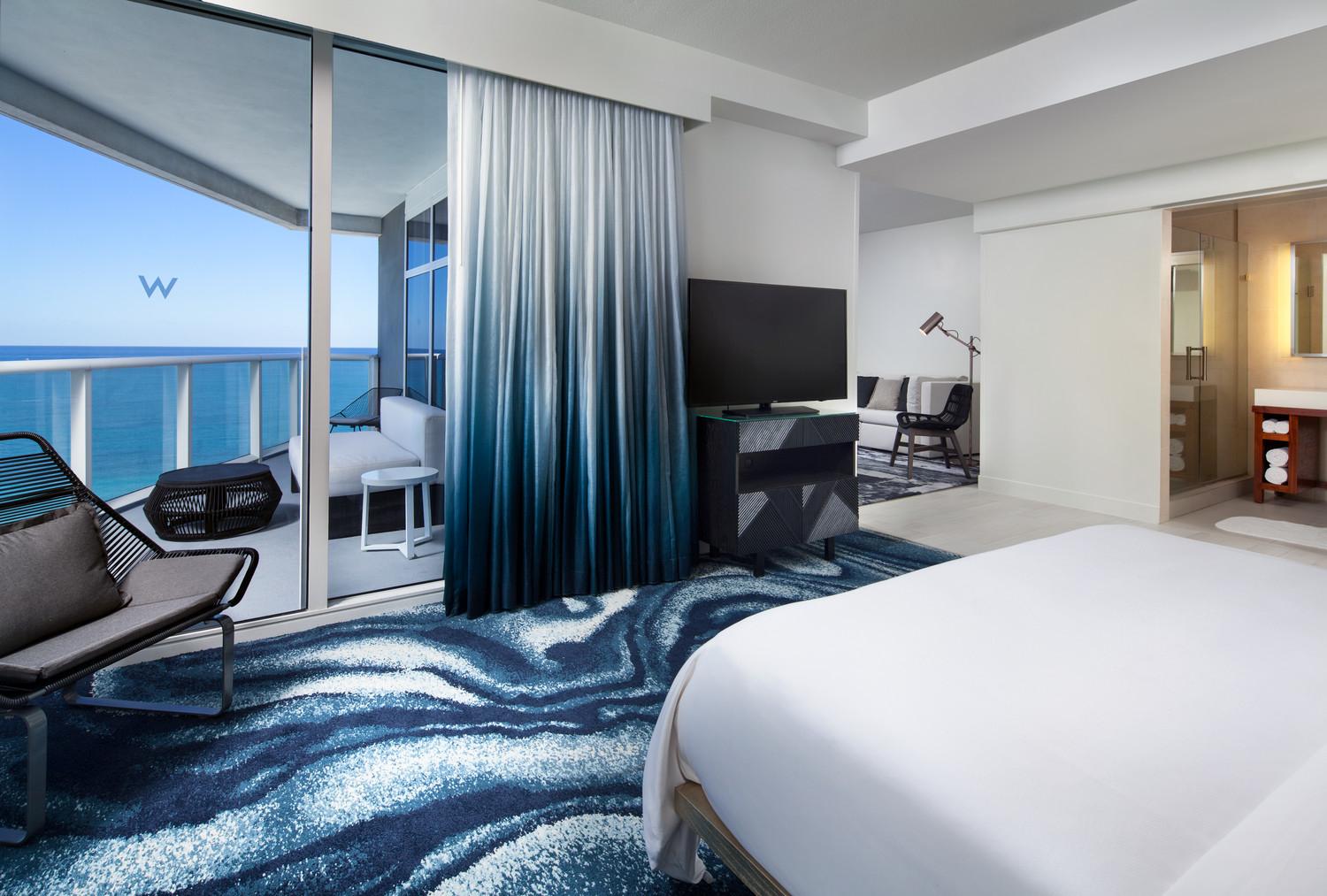 W Suite, 1 Bedroom Suite, 1 Queen, Sofa Bed, Oceanfront, Corner room, Balcony