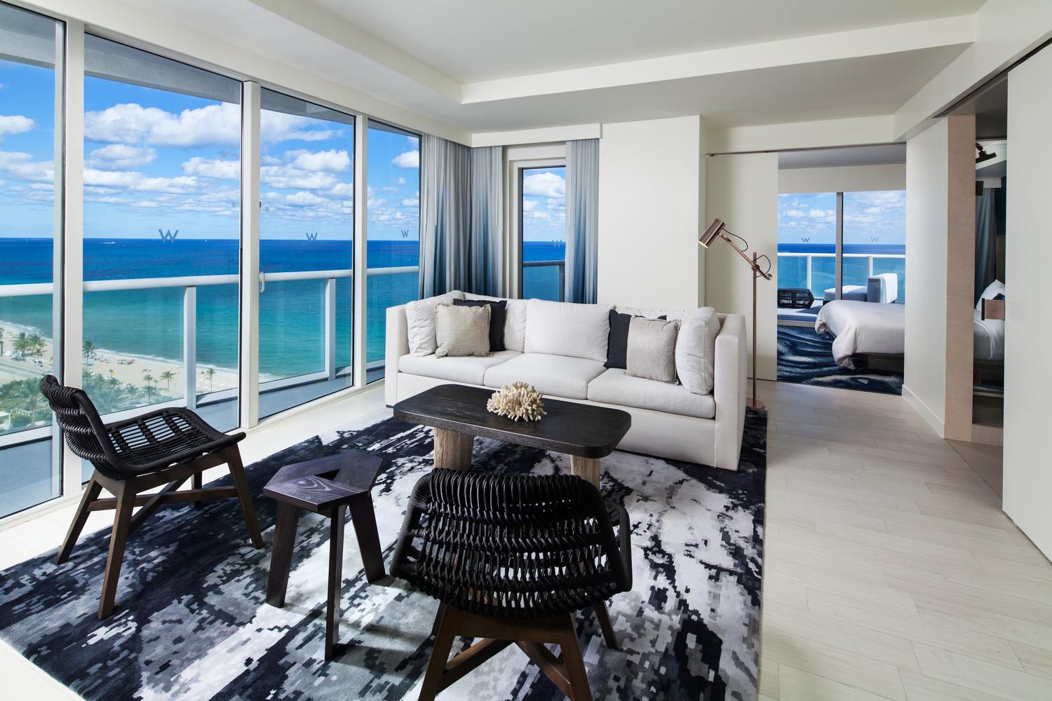 Supreme, 1 Bedroom Suite, 1 King, Oceanfront, Corner room, Balcony