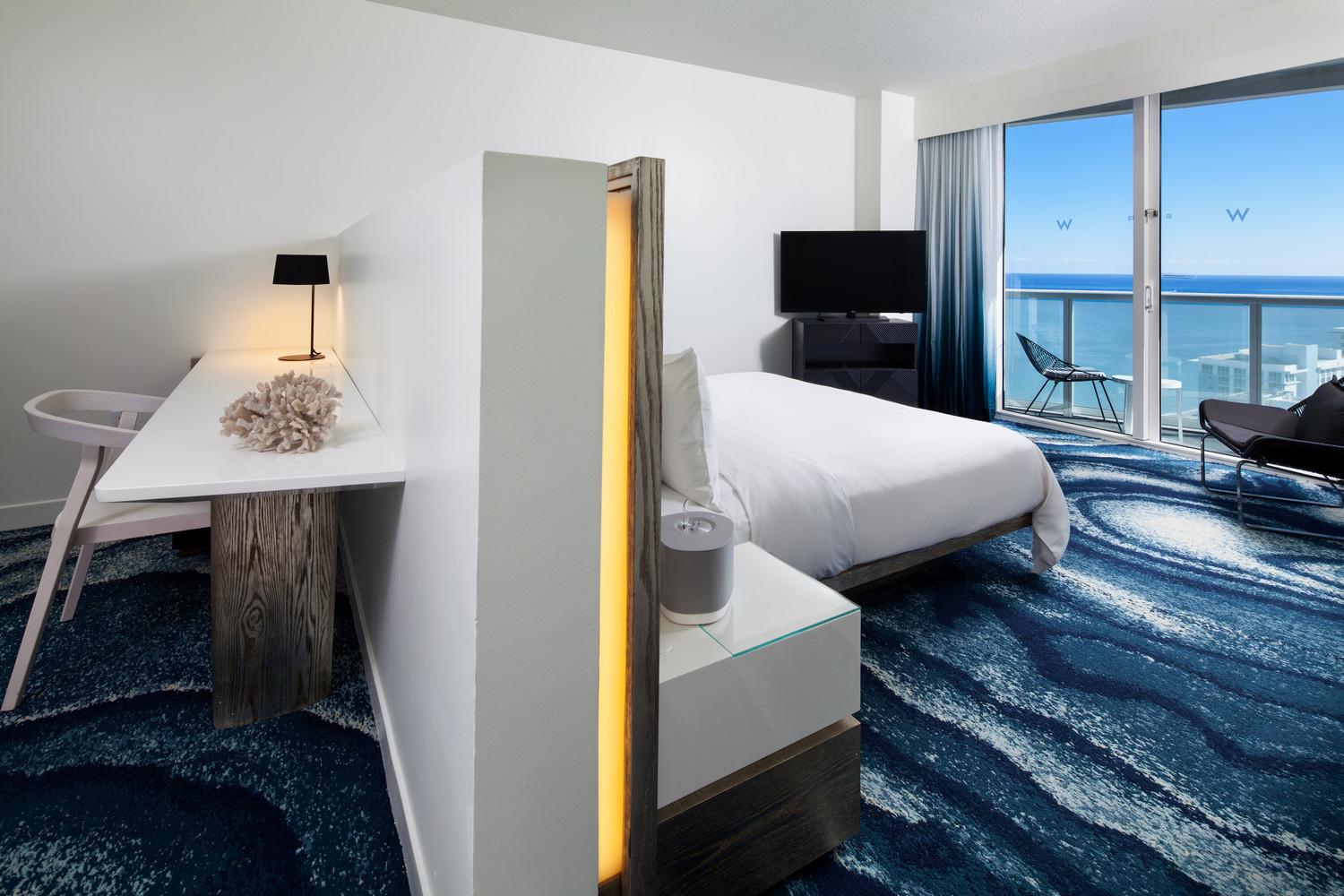 Supreme, Larger Guest room, 1 King, Ocean view, Balcony