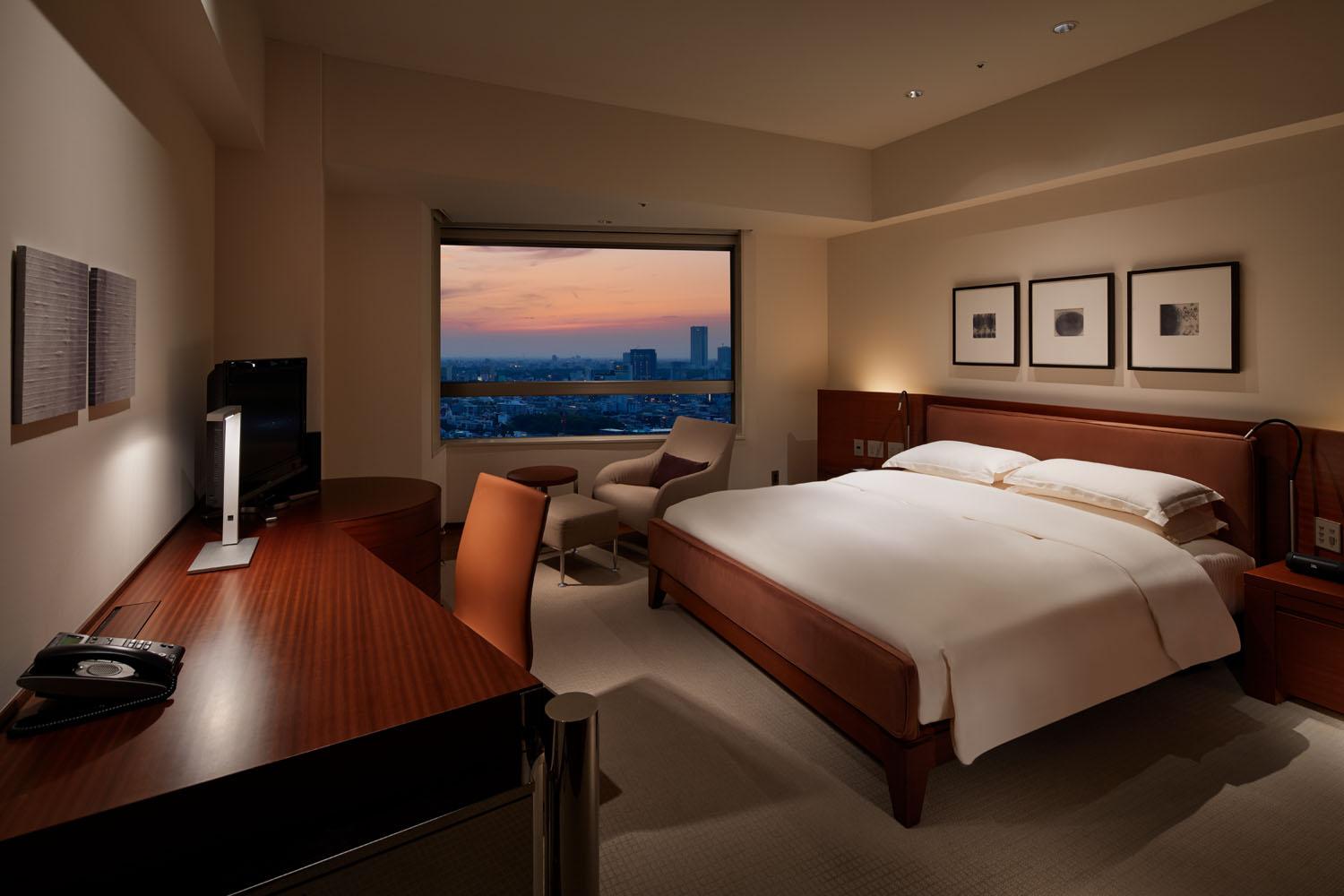 1 King Bed / 2 Twin Beds, View
