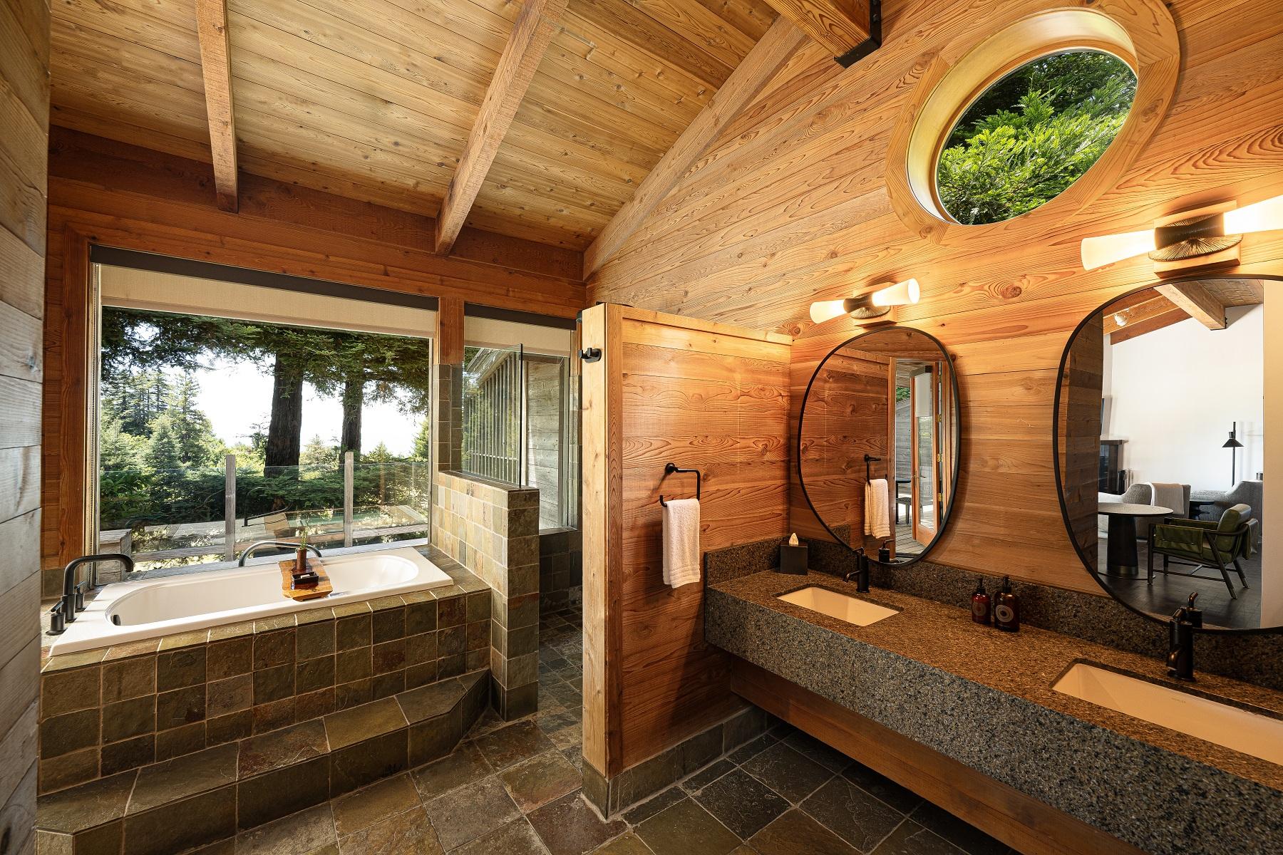 VISTA HOT TUB SUITE