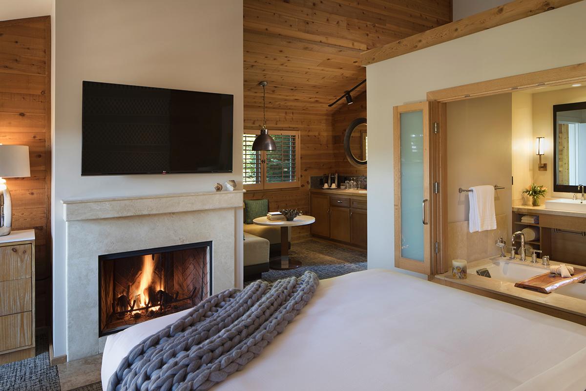 1 KING BED DELUXE WITH FIREPLACE