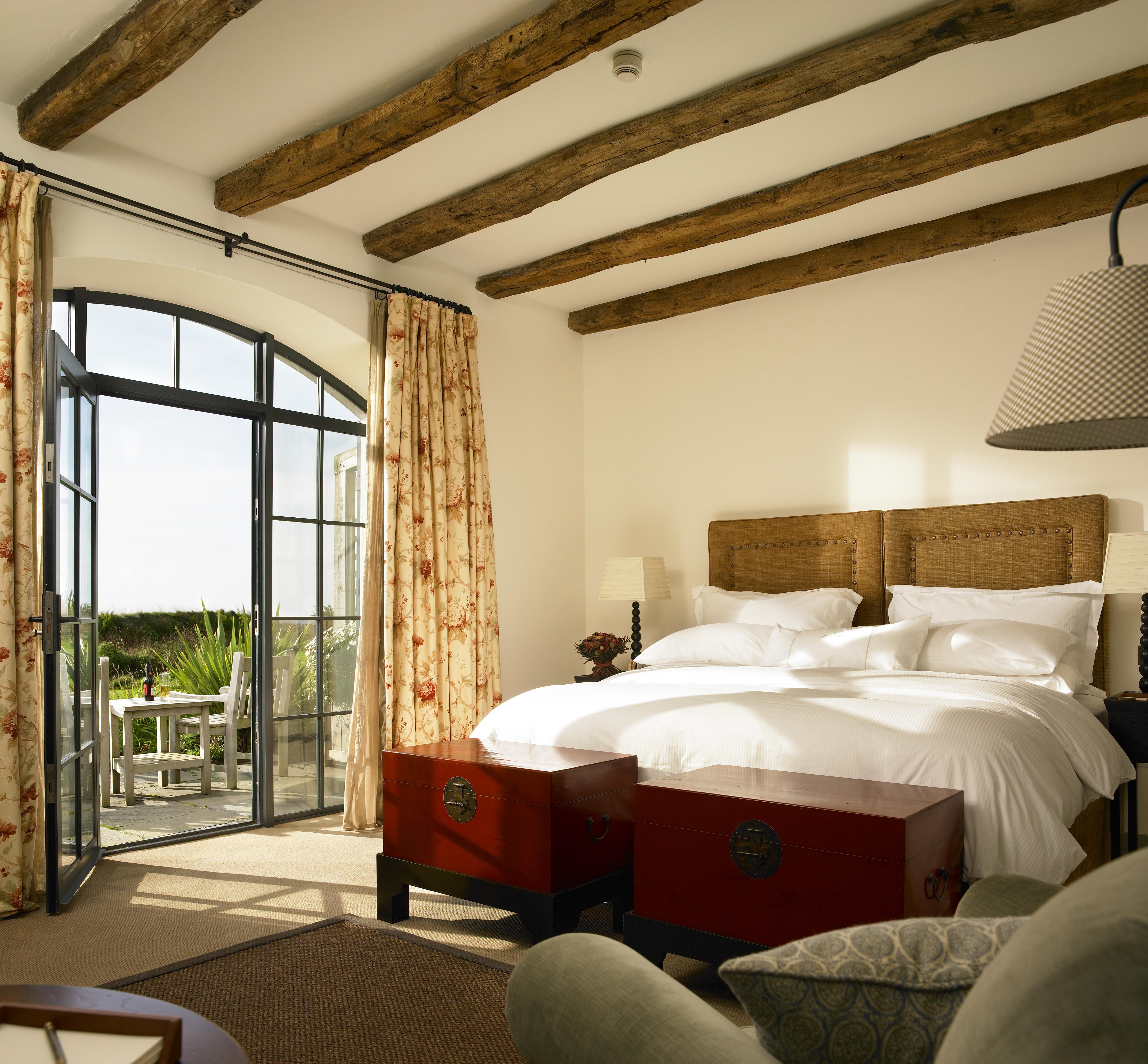 Courtyard View Suites