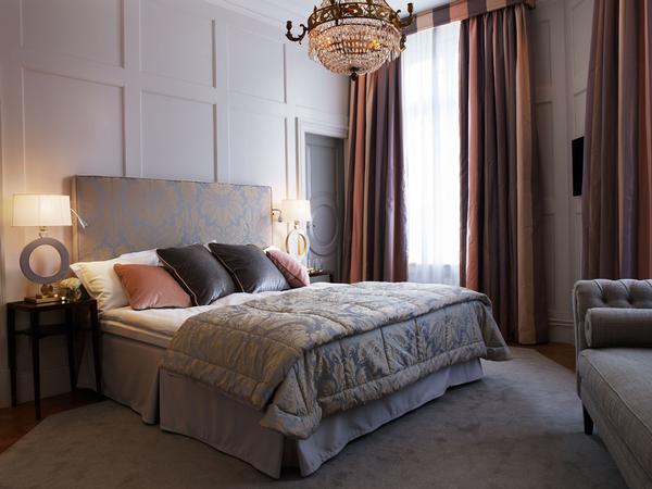 Superior Suite Street or Courtyard View