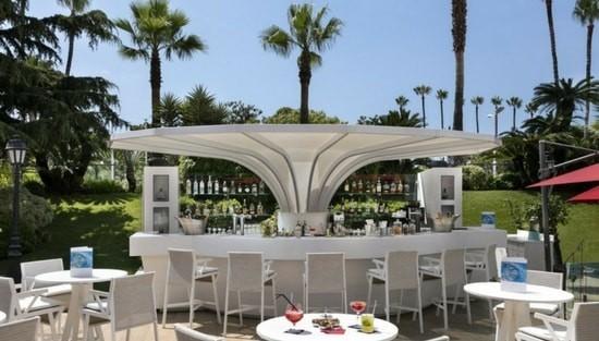 Hôtel Barrière Le Majestic Cannes, France — Hôtel Barrière Le Majestic Cannes - LA TERRASSE PISCINE