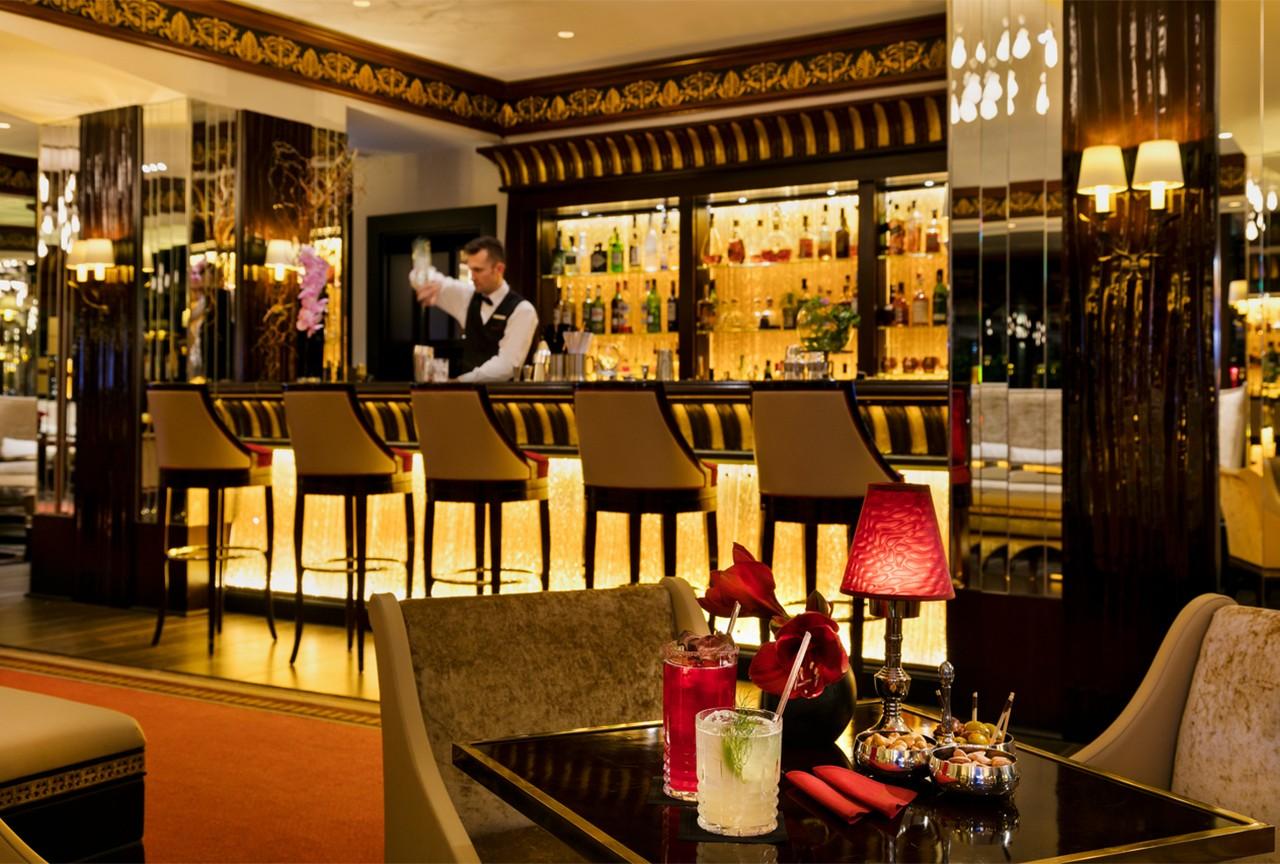 Hôtel Barrière Le Majestic Cannes, France — Hôtel Barrière Le Majestic Cannes - FOUQUET'S BAR