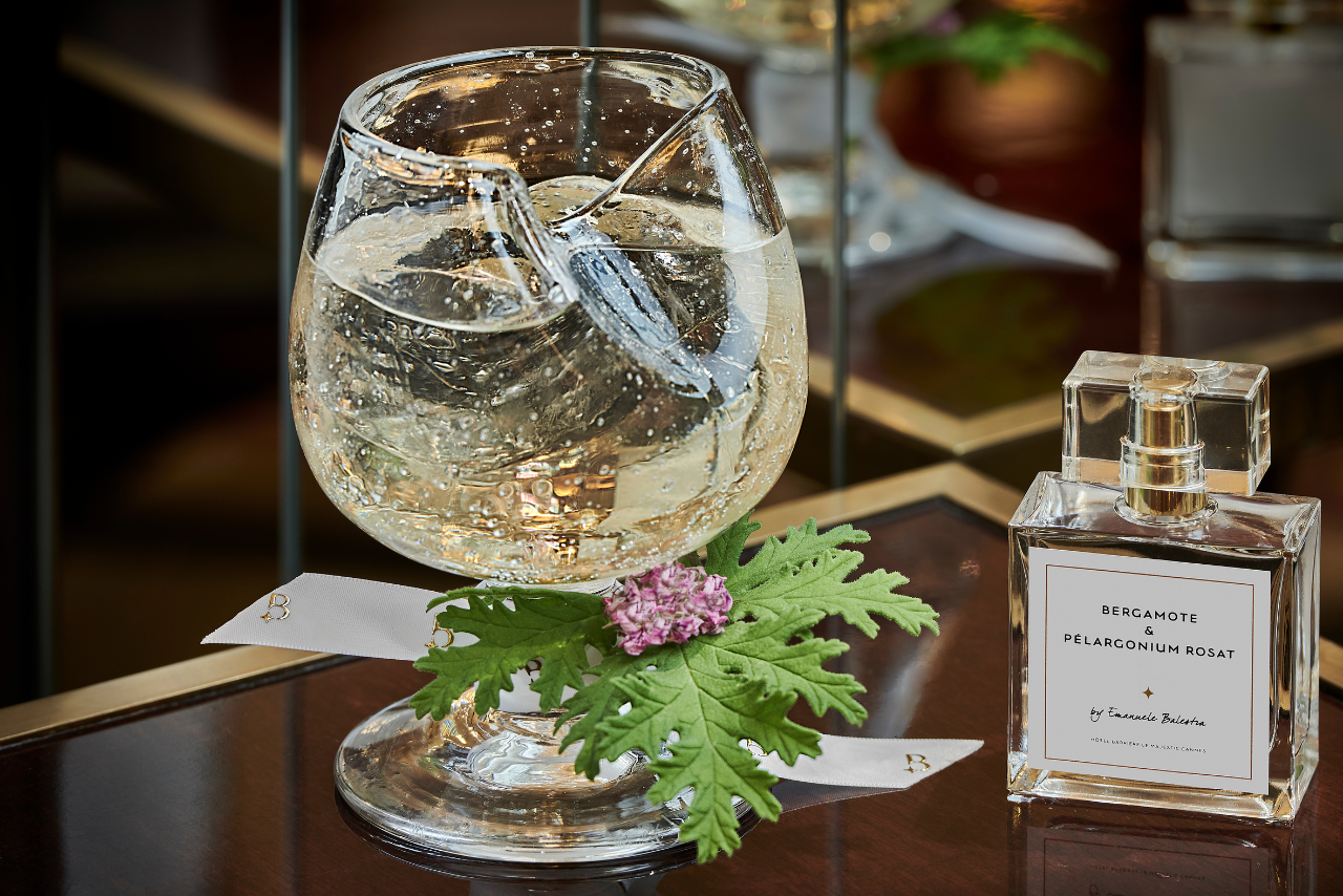 Hôtel Barrière Le Majestic Cannes, France — Hôtel Barrière Le Majestic Cannes - FOUQUET'S BAR