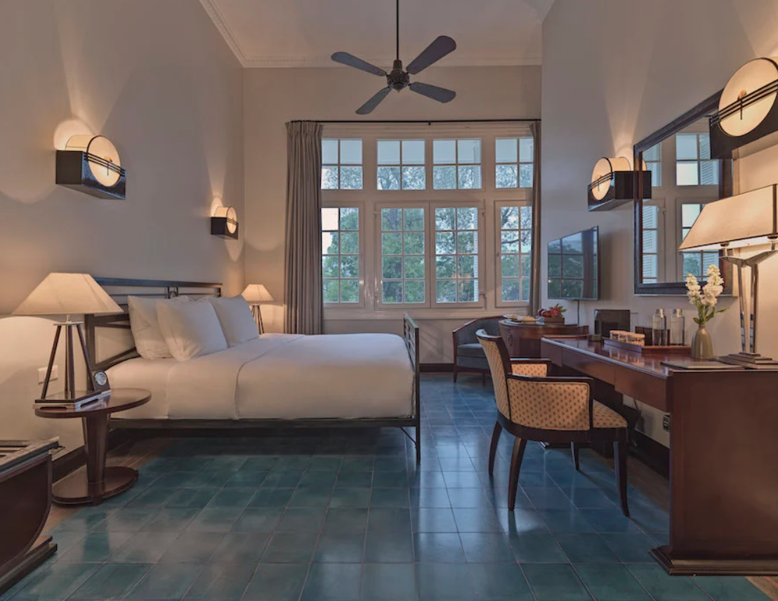 Deluxe Colonial