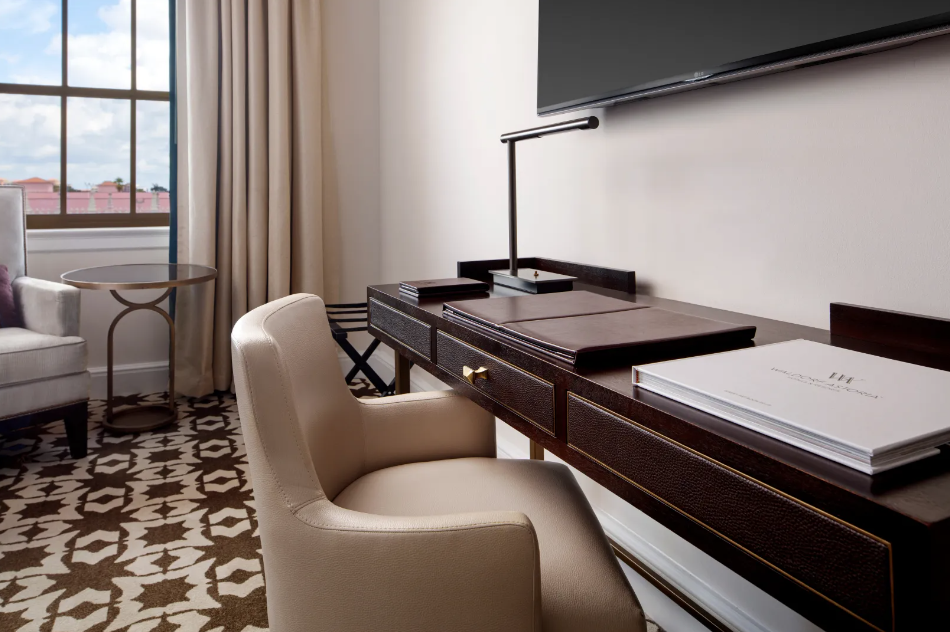 Grand Estate Guestroom